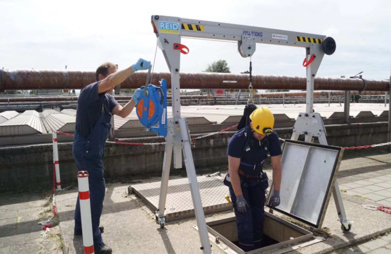 เครนขา A เฟรม ปรับได้ พกพาง่ายเบา LD-002 20T 500 kg Adjustable aluminum alloy gantry crane