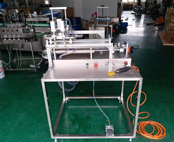 เครื่องบรรจุถุงดูด Vacuum Pouch Filling Machine รุ่น WX-500ML แบบหัวคู่ (100-1000ml)