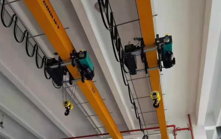 เครนเหนือศีรษะ – Overhead Crane 5 Ton Capacity, Heavy Duty Steel Construction, Ideal for Industrial and Warehouse Use, Reliable Lift System