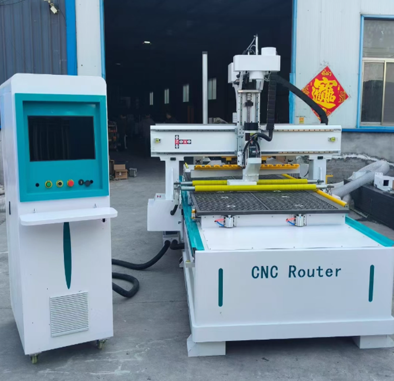 เครื่องตัดไม้ CNC 49 นิ้ว อัตโนมัติ เปลี่ยนใบมีดอัตโนมัติ 4 ขั้นตอน สำหรับเฟอร์นิเจอร์และประตูตู้