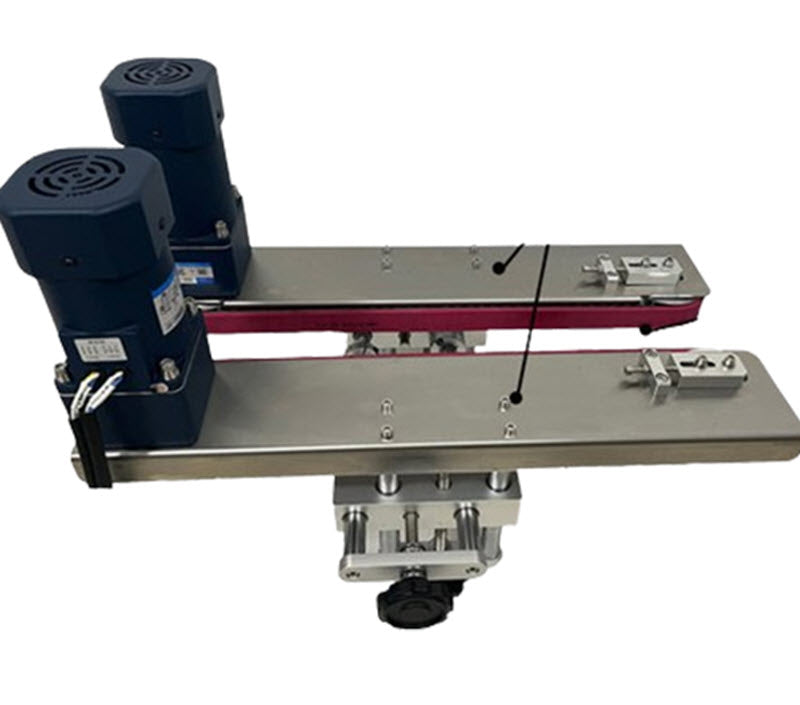 เครื่องติดฉลากและบรรจุขวดอัตโนมัติ รุ่นสายพานส่งขวด พร้อมโต๊ะทำงานและระบบพิมพ์วันที่