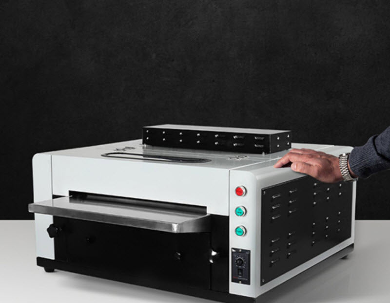 เครื่องเคลือบฟิล์ม UV แบบตั้งโต๊ะ 18 นิ้ว ประหยัดพลังงาน เคลือบงานเรียบเนียน ไม่เกิดฟอง รองรับความหนาฟิล์ม 0.2–2 มม. พร้อมระบบหมุนเวียนน้ำยา