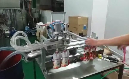 เครื่องบรรจุของเหลว nozzle bag filling machine semi-automatic